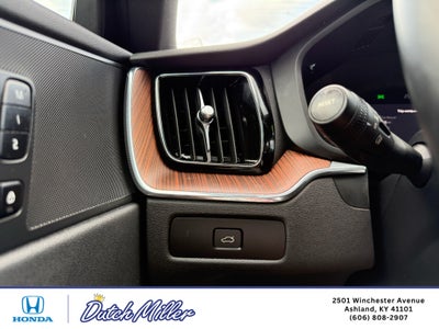 2023 Volvo XC60 Plus Bright Theme