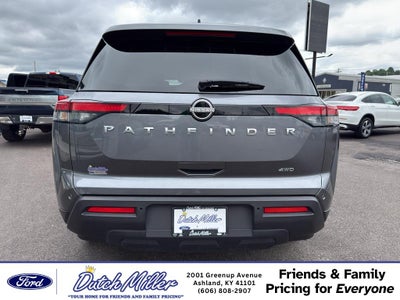 2025 Nissan Pathfinder SV