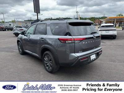 2025 Nissan Pathfinder SV