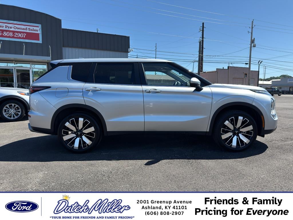 2025 Mitsubishi Outlander SE